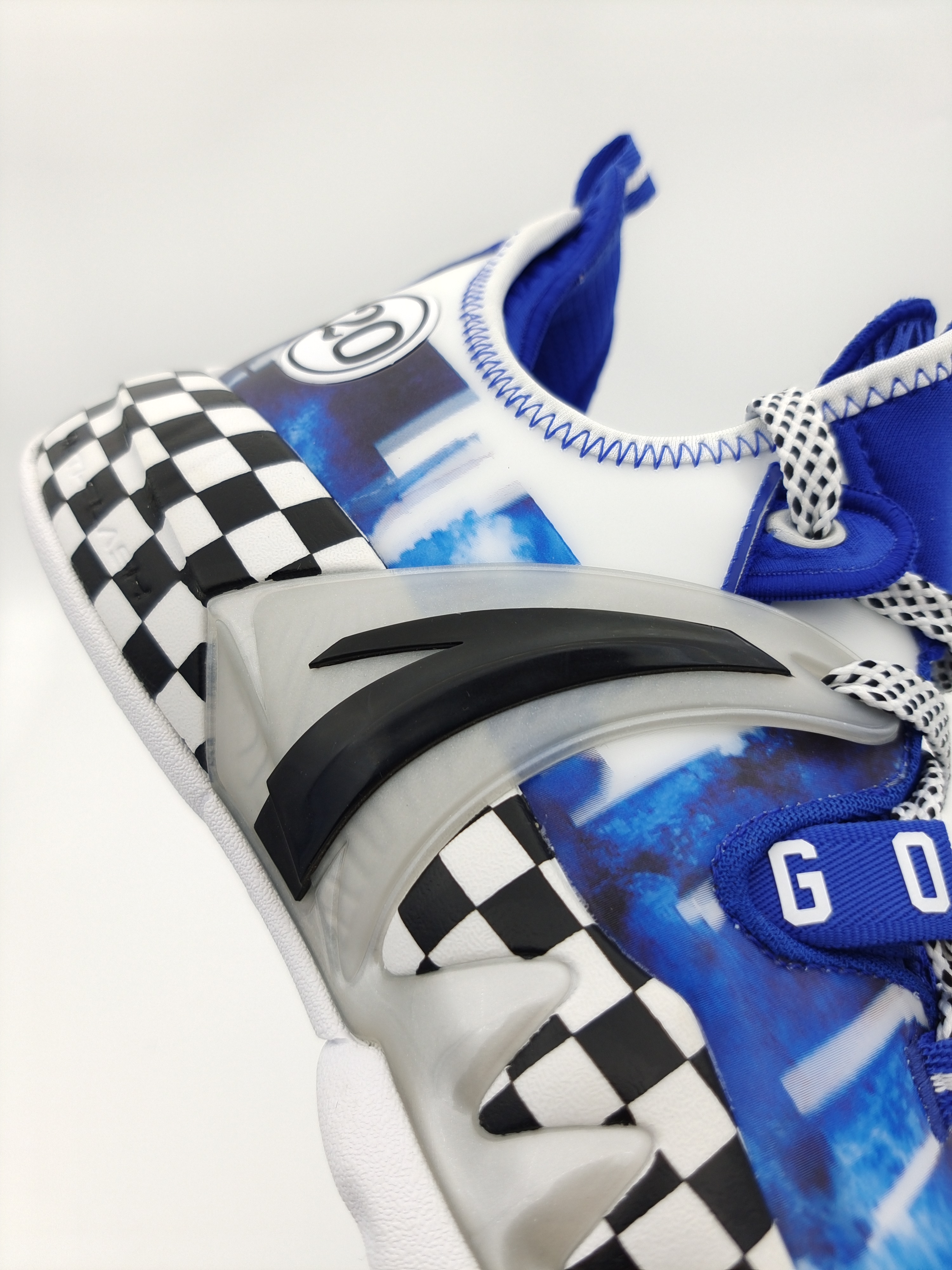 海沃德2有黑金配色吗,安踏海沃德2照片