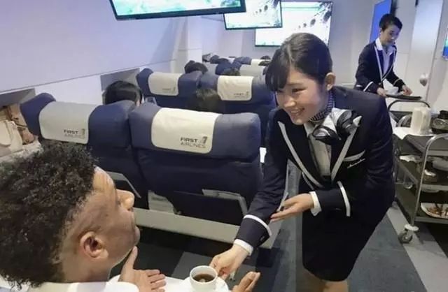 各国空姐制服对比,世界各国的空姐有多美