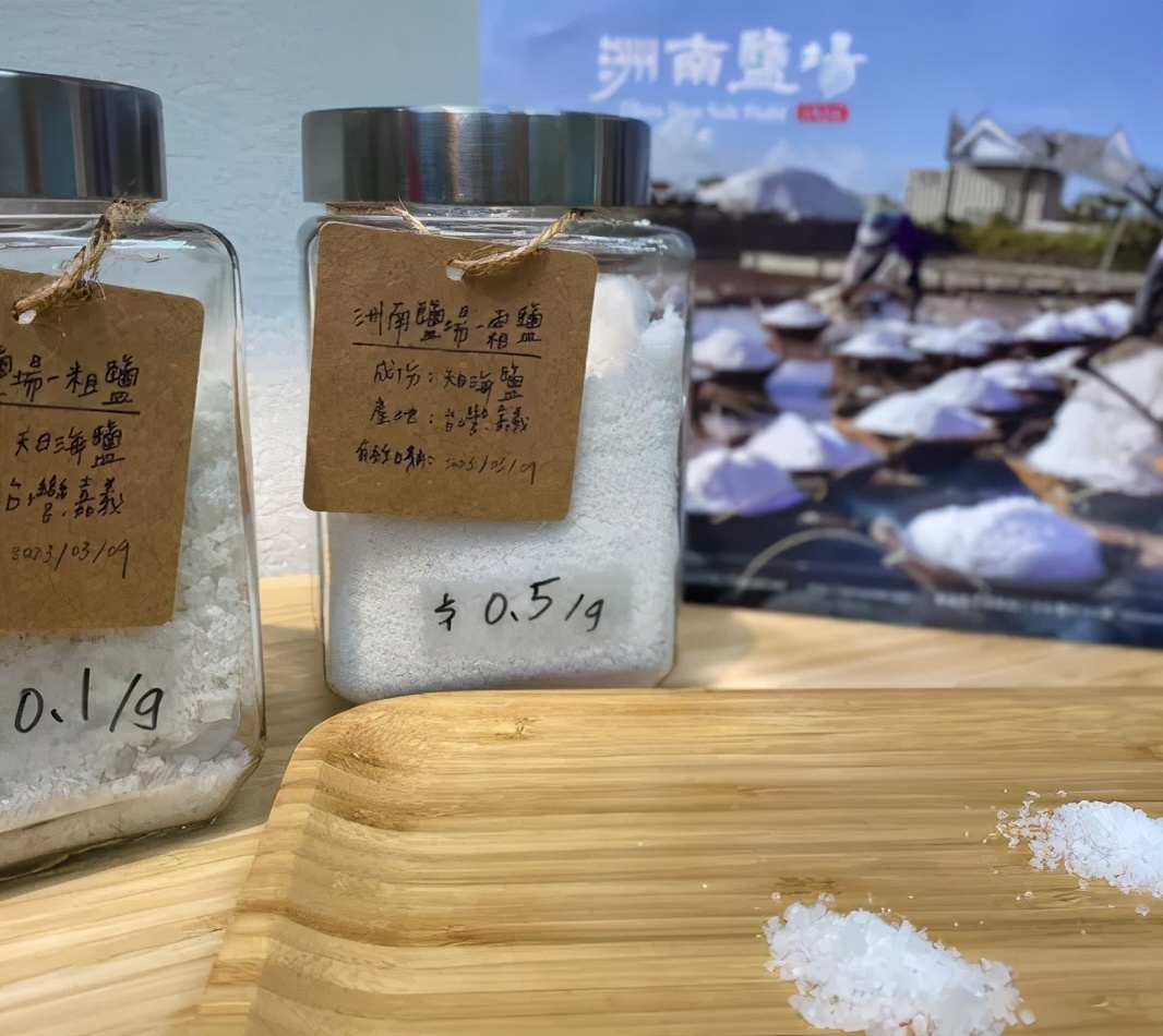 “裸卖”商店:食物都没有包装,想买东西要自己带上容器