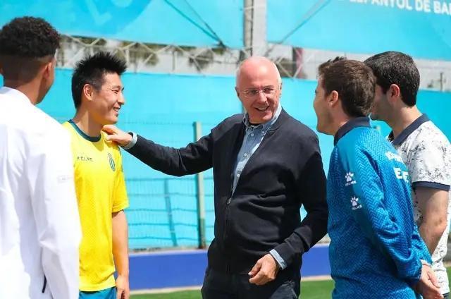 武磊职业训练,武磊基本功教学