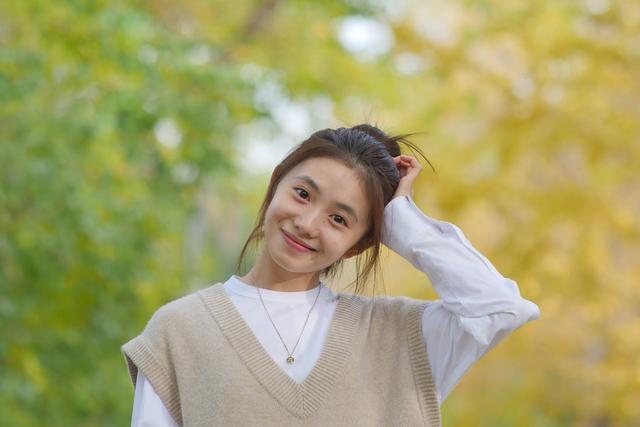 以为很红却早就凉凉的十位明星,死捧不红的8位明星个个颜值在线