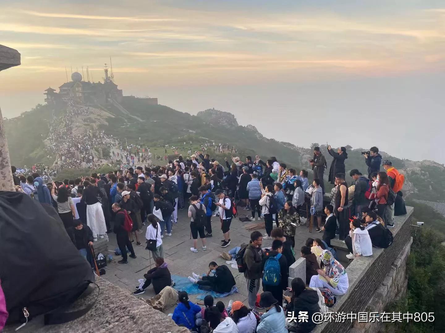 夜登泰山看日出攻略,夜爬泰山看日出后下山观景