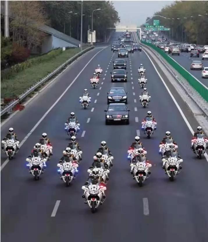 中国*警武**！是时候上头条了