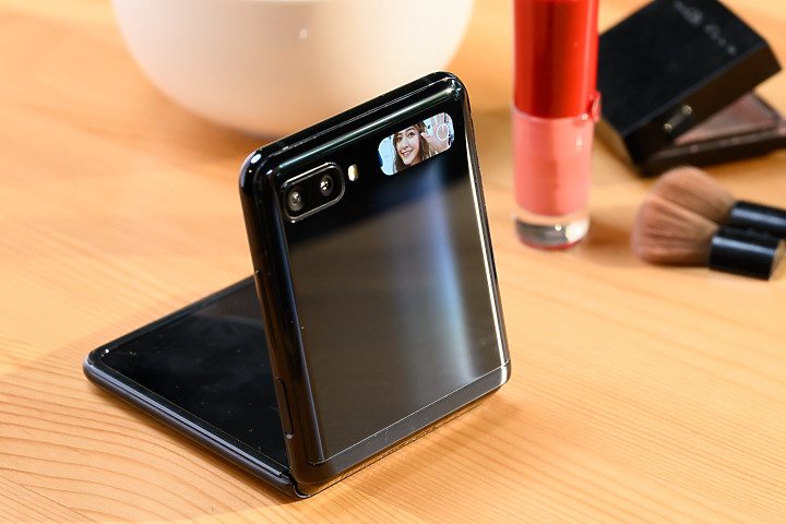 三星GalaxyZFlip评测：吸引目光的不止折叠