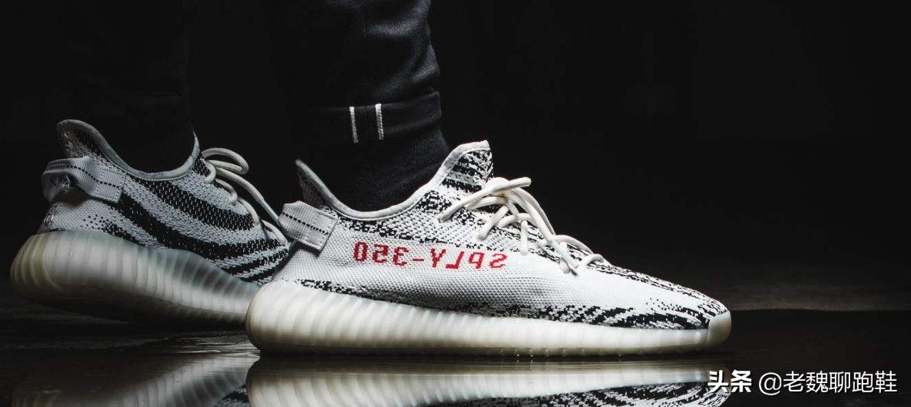 阿迪达斯三叶草好还是三道杠好,阿迪达斯羽绒服三叶草和三道杠