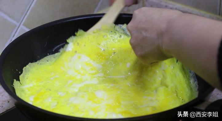 吃不完的寿司可以做蛋炒饭吗,剩米饭别做蛋炒饭了教你做寿司