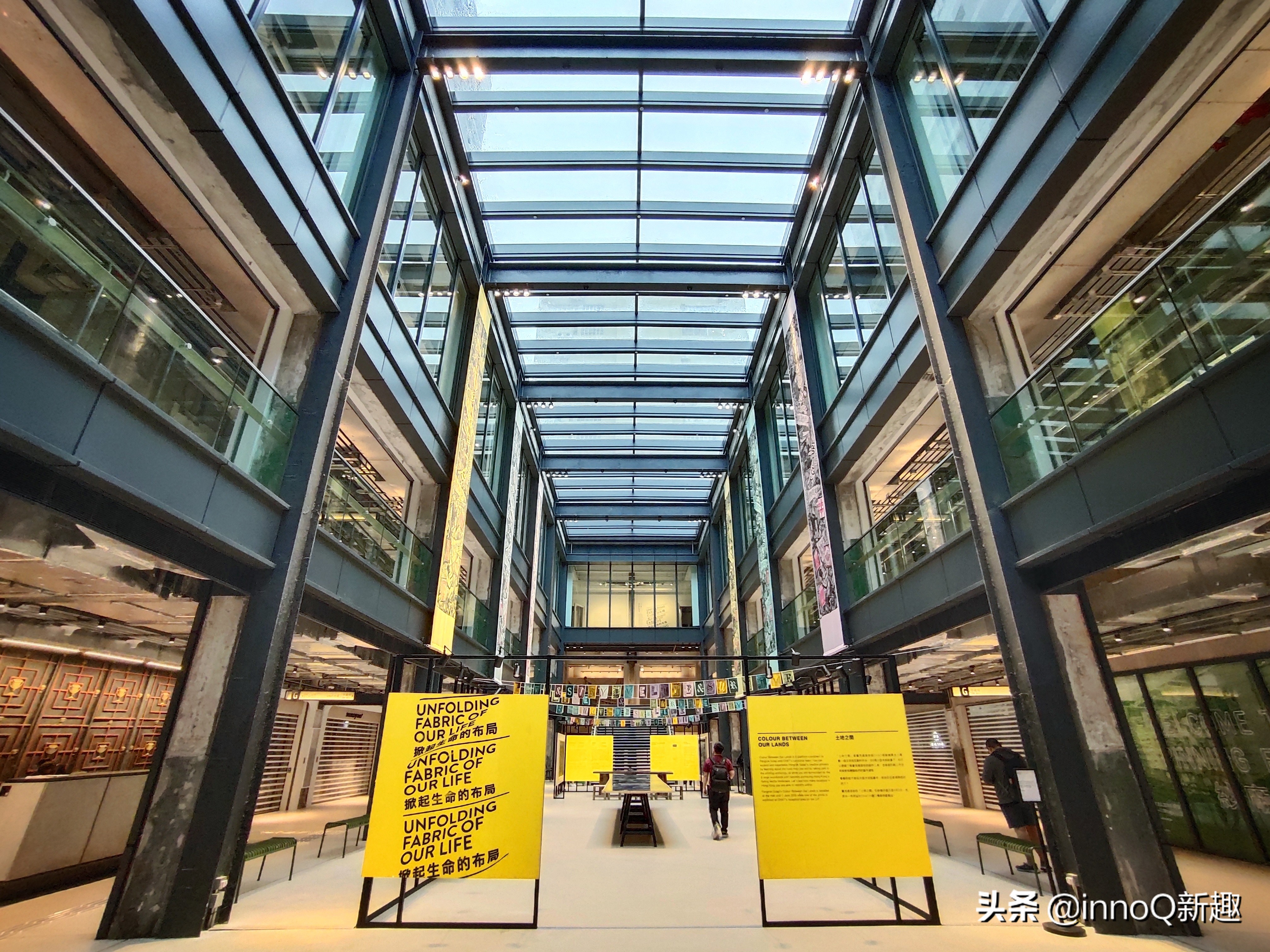 看！这部手机真的完整诠释了什么叫『五彩斑斓的黑』