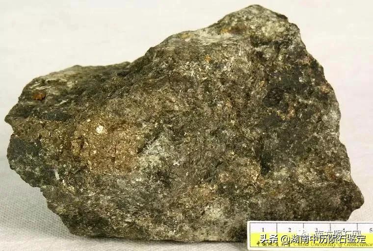 月球陨石与地球矿石的区别,月球陨石和矿石有什么区别