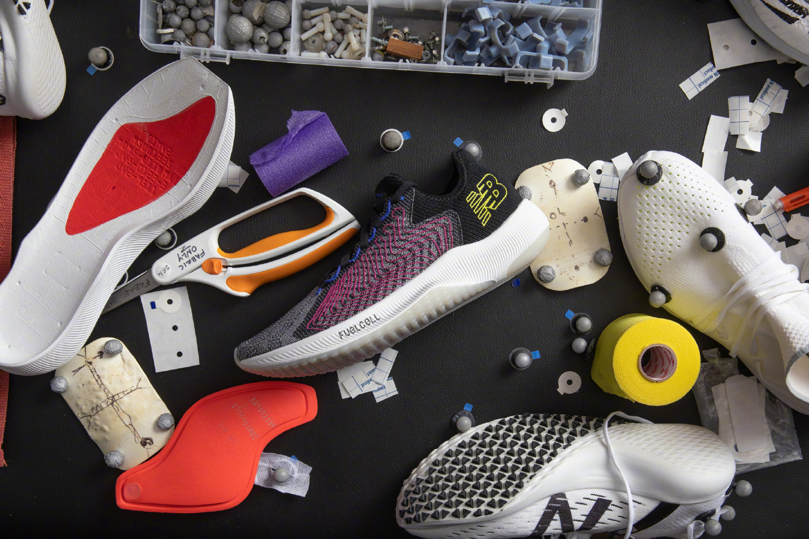 新百伦伦纳德季后赛专属,伦纳德一代新百伦