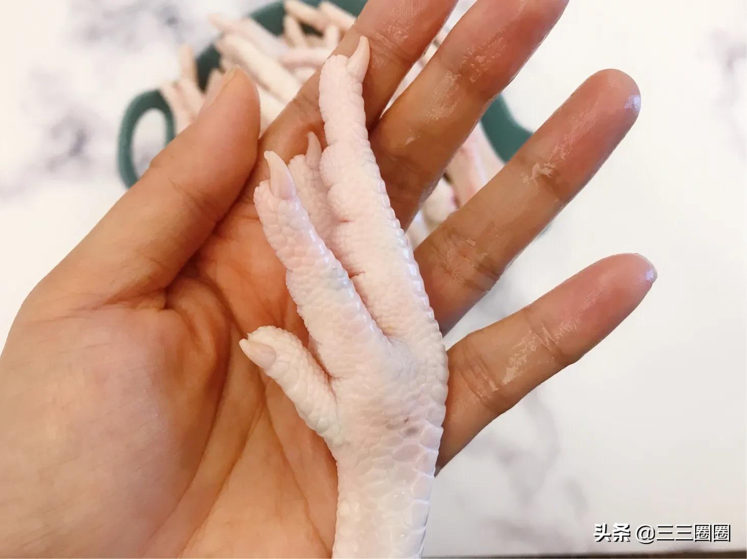 鸡爪怎样做才烂烀，一道快手卤凤爪教给您，40分钟出锅入口脱骨