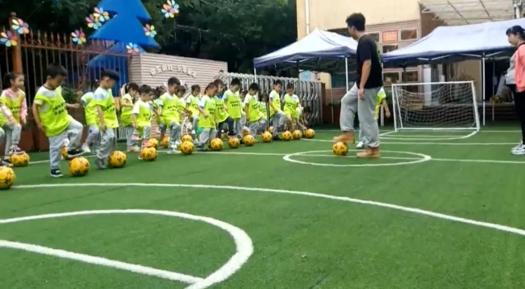 足球课趣味热身准备活动,幼儿足球基本功训练打卡
