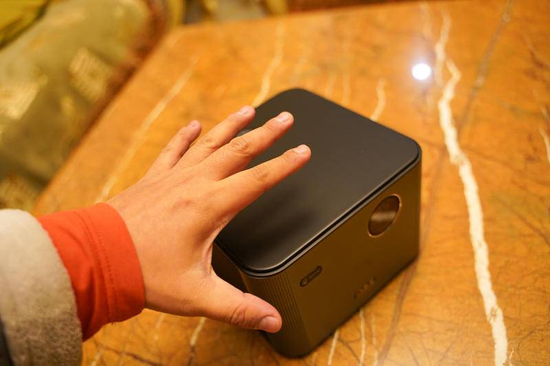 大眼橙投影仪家用x7m智能投影,极米和大眼橙x7d投影仪对比