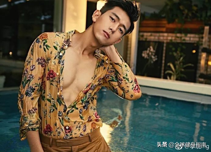 杨紫主动献吻的肌肉男有多帅？圈妹上亿，经历堪称翻版彭于晏