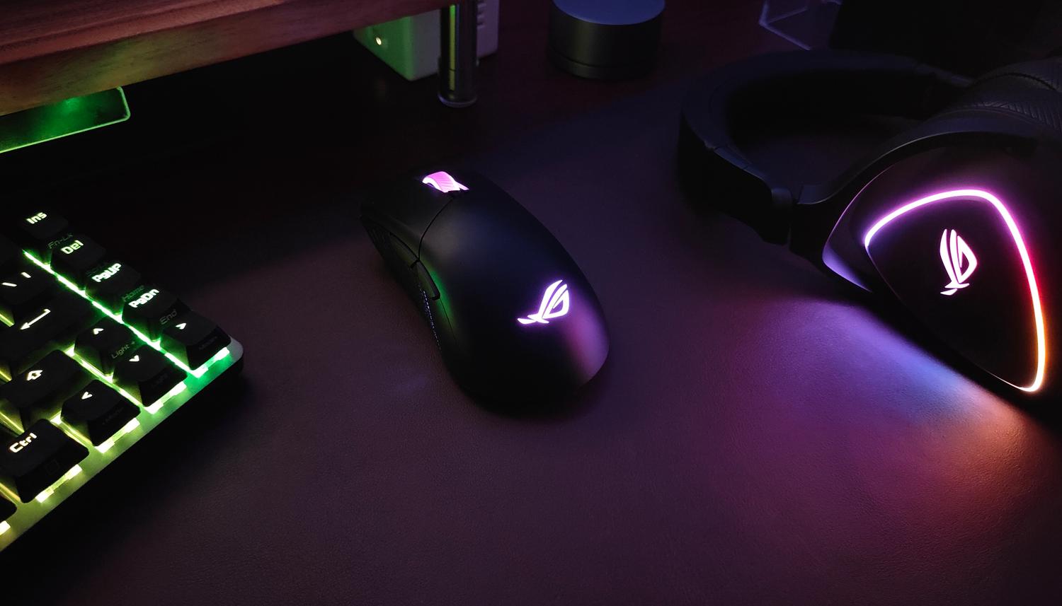 游戏宅理想桌面,电竞头戴式耳机rog棱镜s