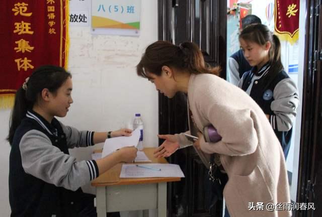 给老师送锦旗会不会被其他家长喷,家长给老师送锦旗对老师影响好吗