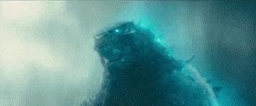 海面燃起火焰,海面火光冲天