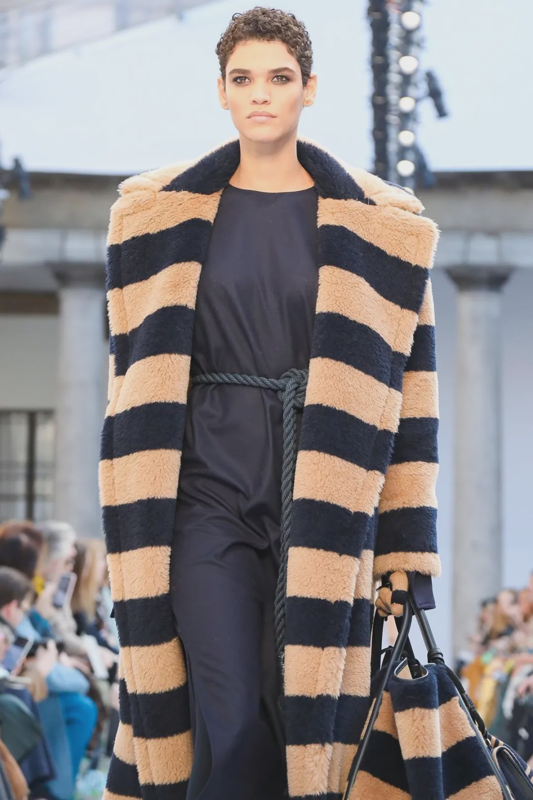 时装周朋友圈,时装周米兰2022