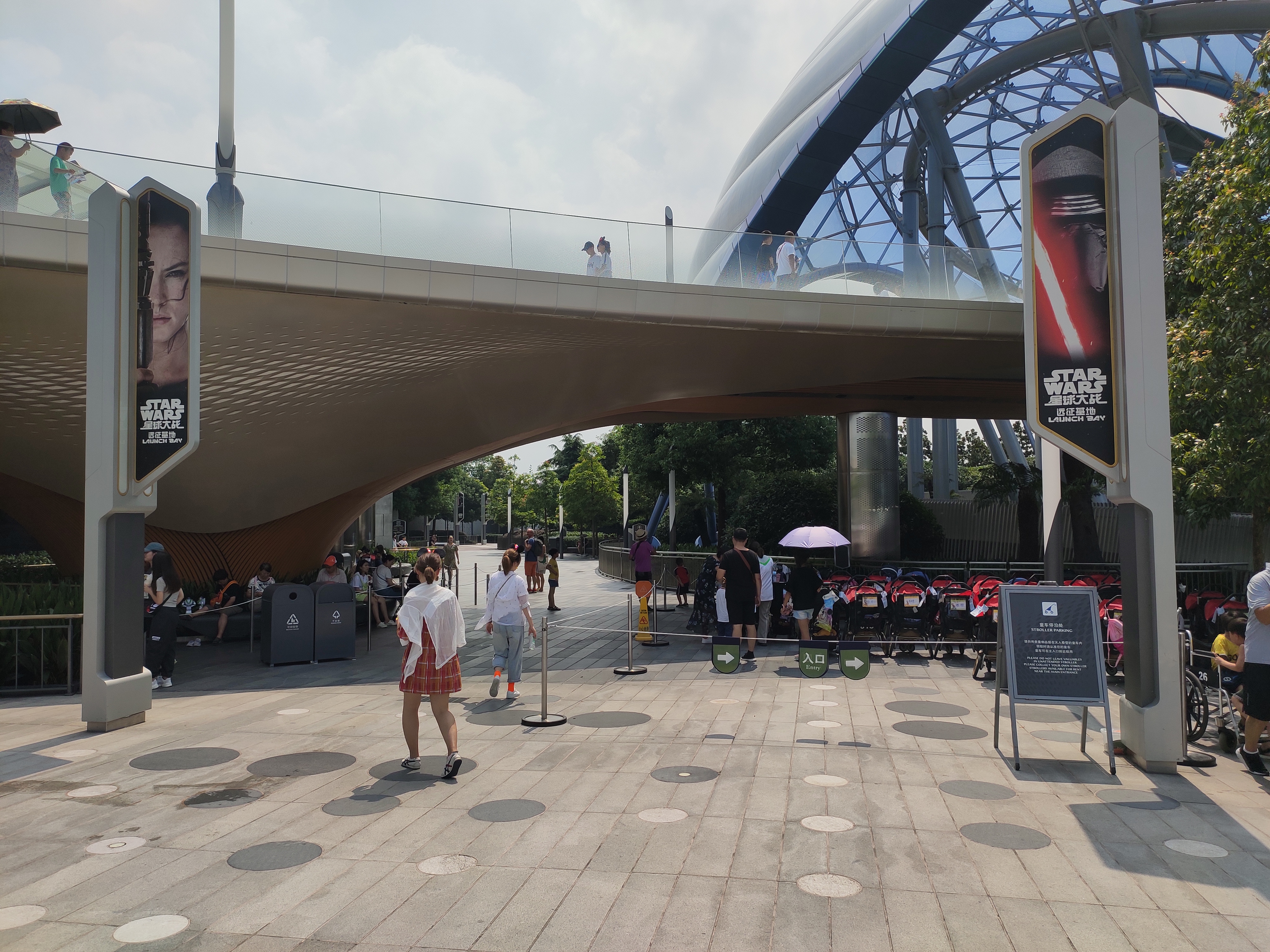 上海迪士尼一大一小旅游攻略,上海迪士尼吃住攻略讲解