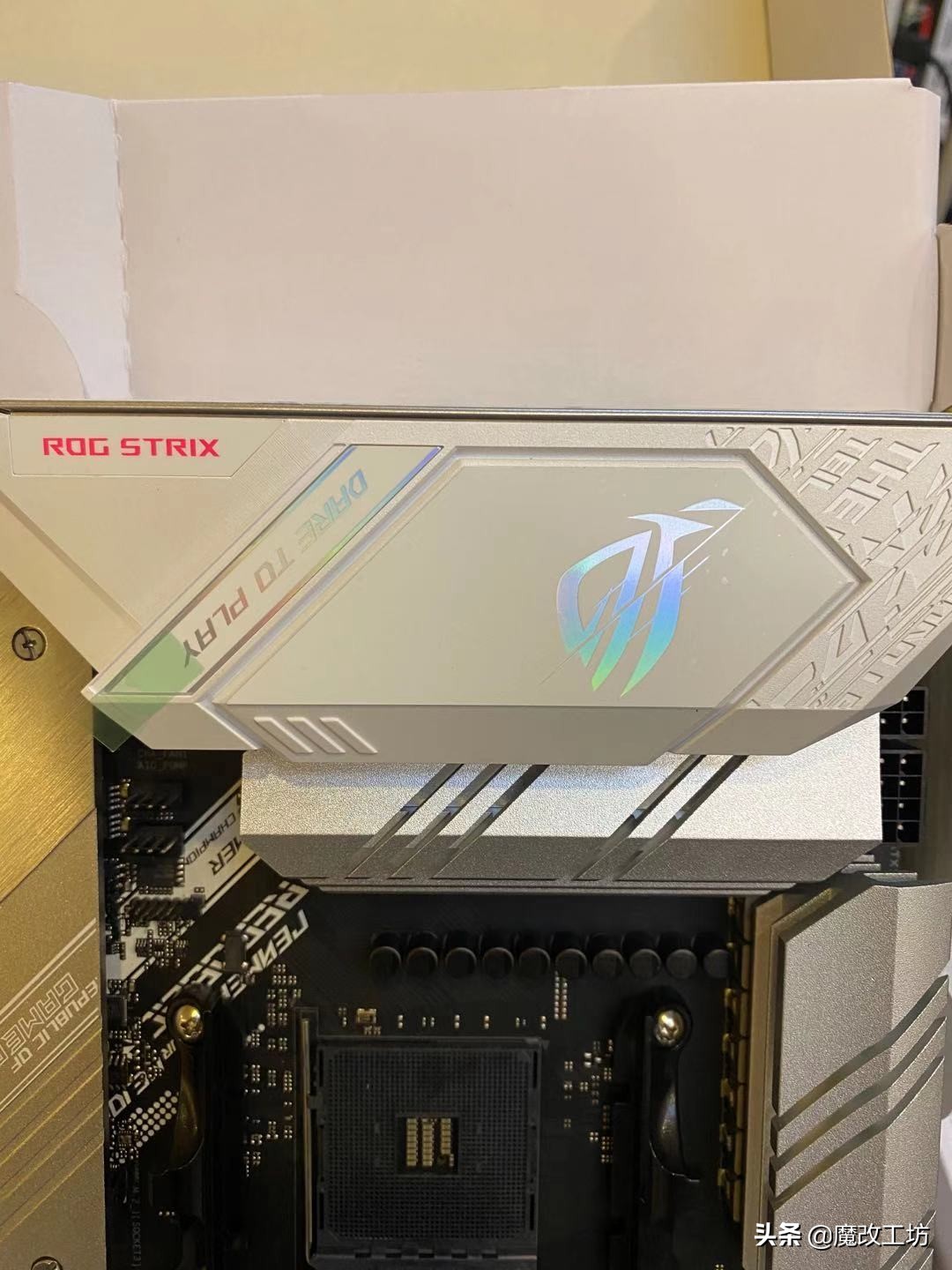 出厂即卡死！AMD锐龙5600X处理器+华硕ROG吹雪主板