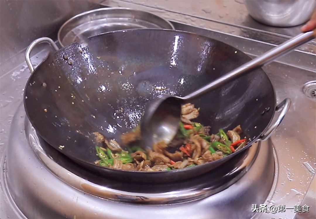 小炒肉怎么做肉更酥脆,小炒肉怎么做肉片吃起来嫩