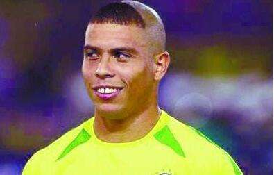 罗纳尔多金嗓子原版广告,阿福头致敬罗纳尔多