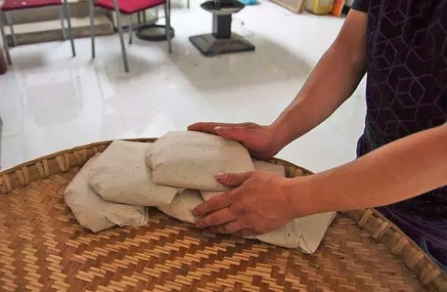 白茶红茶绿茶黑茶什么意思,绿茶红茶黑茶白茶哪个对身体最好