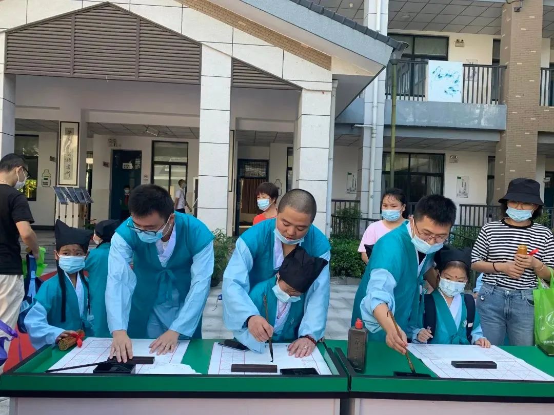 太暖心!新学期教室里这块特殊的黑板,羡慕了多少人