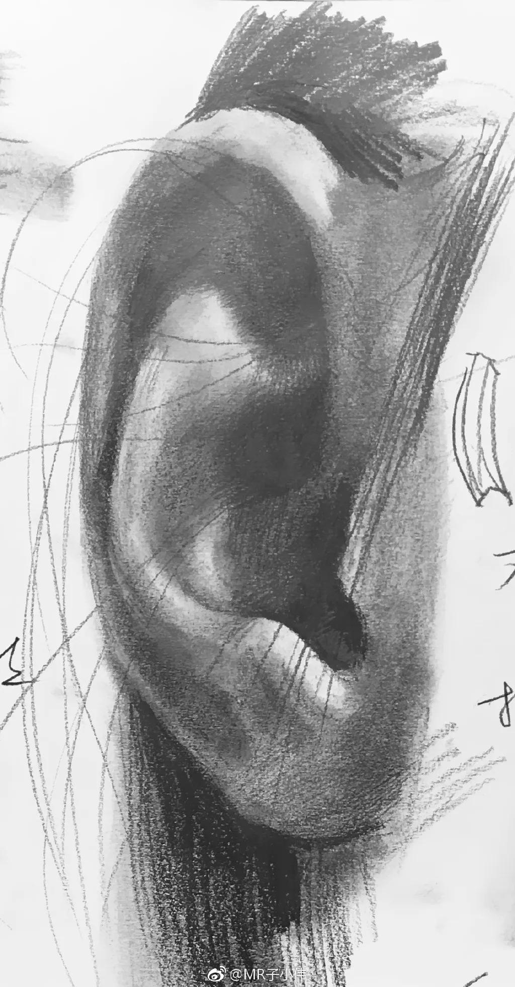 厉害了！他用一支铅笔把明星画了多个，如肖战、蔡徐坤、迪丽热巴