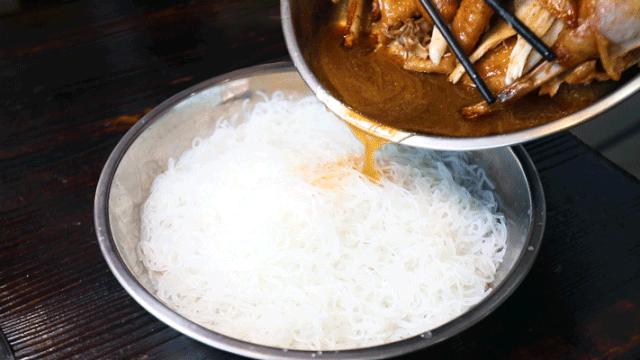 宝安人的顺德饭堂,生蚝用木桶蒸,还加黑松露