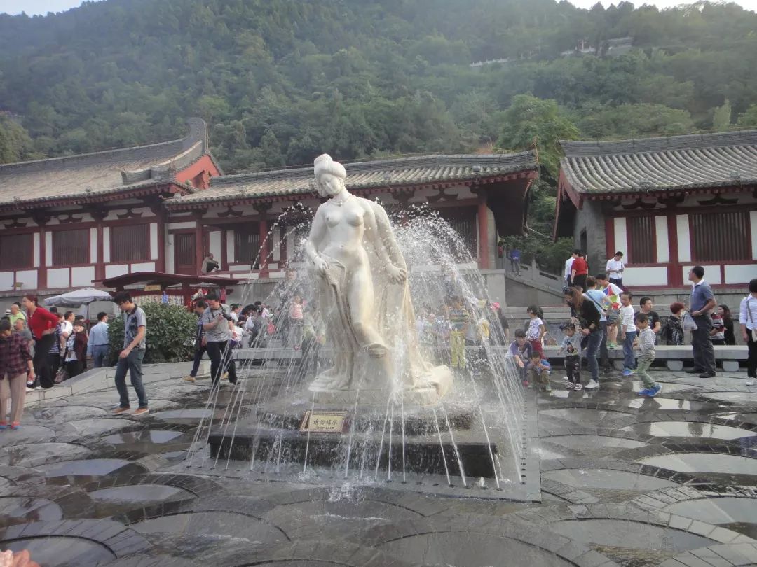 华清宫景区里的华清池,天下第一温泉华清宫