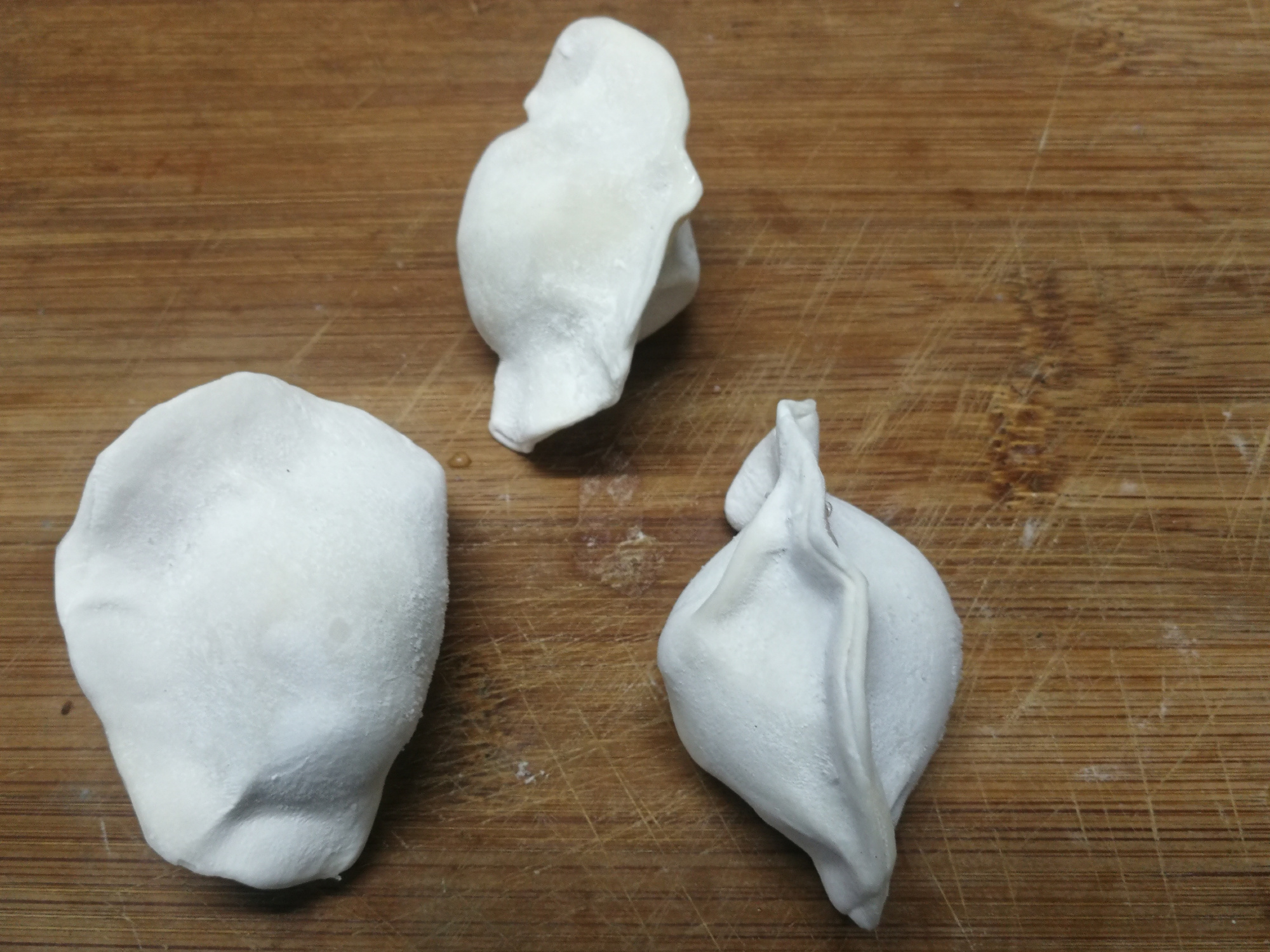 速冻水饺发白，久煮不熟咋办？避免3点，2种方法煮水饺，新鲜好吃