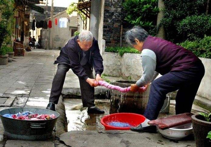 俗语人到四十两不碰三不动四不换,农村老话人过四十三不动三不换