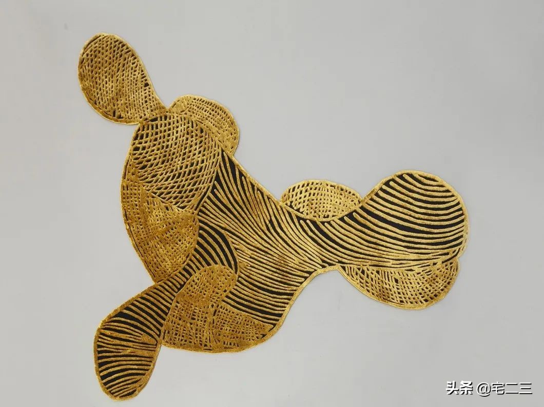 从KAWS、村上隆到草间弥生，为什么潮玩艺术也进军家居界了？