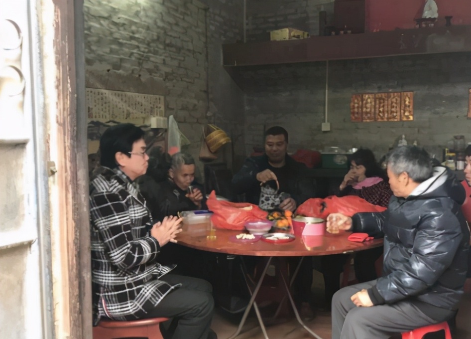 香港明星黄百鸣祖籍,香港艺人黄百鸣家庭成员