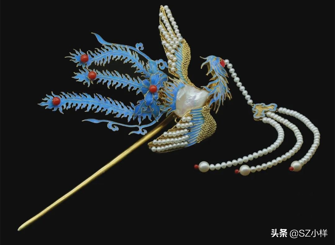 轻盈飘逸的羽毛,承载厚重的文化,演绎珠宝界永不落幕的时尚经典