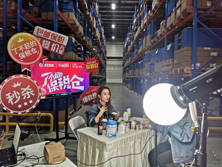 把直播间开到了保税仓“网紫”3小时卖空一个