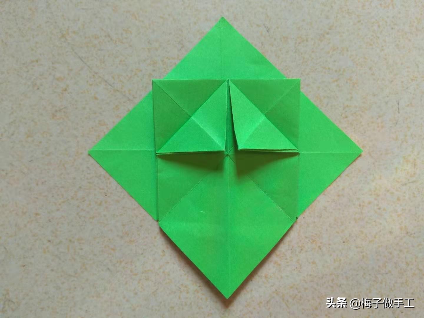 折纸玫瑰怎么折又简单又漂亮,海绵纸折玫瑰花的步骤图解