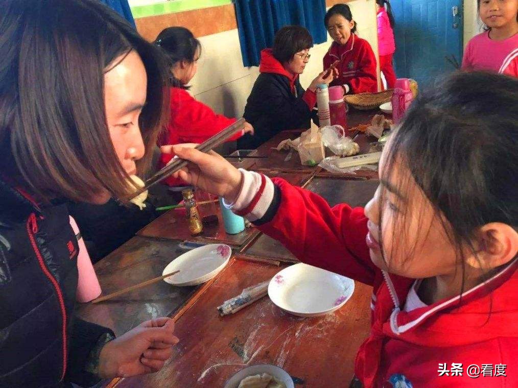 张校长怒怼全职太太完整视频,张校长反对全职太太老师后续