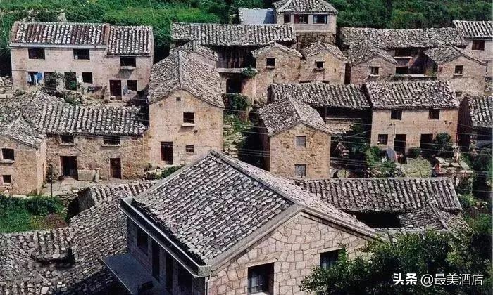 这对夫妻把渔民都嫌弃的破旧石头房，改成3个超美的民宿，美爆了