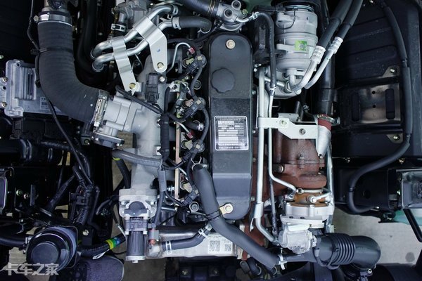 庆铃五十铃600p内饰,轻卡庆铃m600和m100区别买哪个好