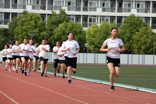 初三体育男生1000米女生800米成绩,800米1000米训练方法中考体育