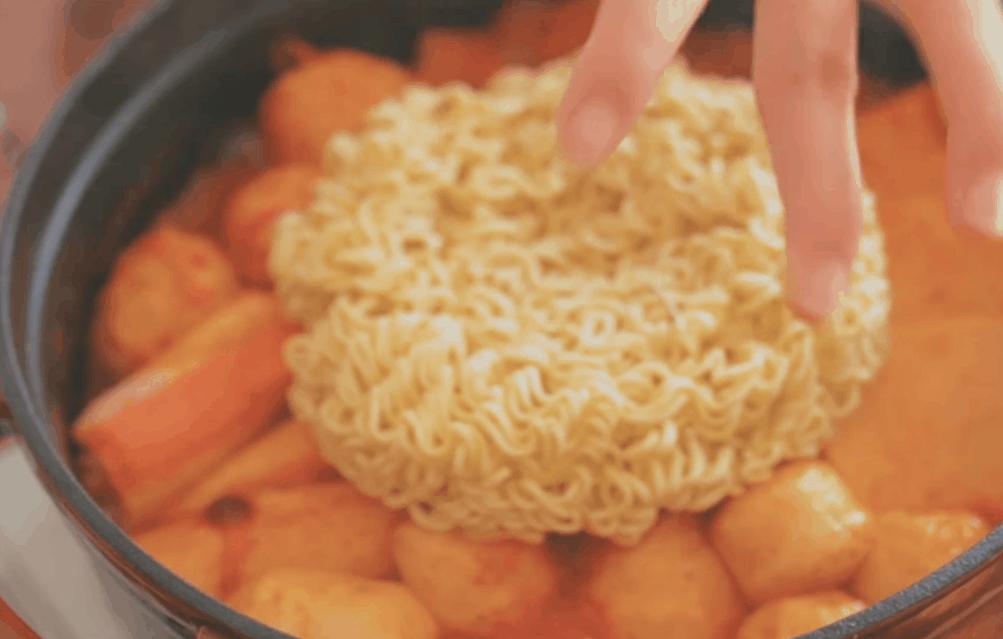 建议大家：逛超市碰到这5款方便面别犹豫，味道前所未有，很美味