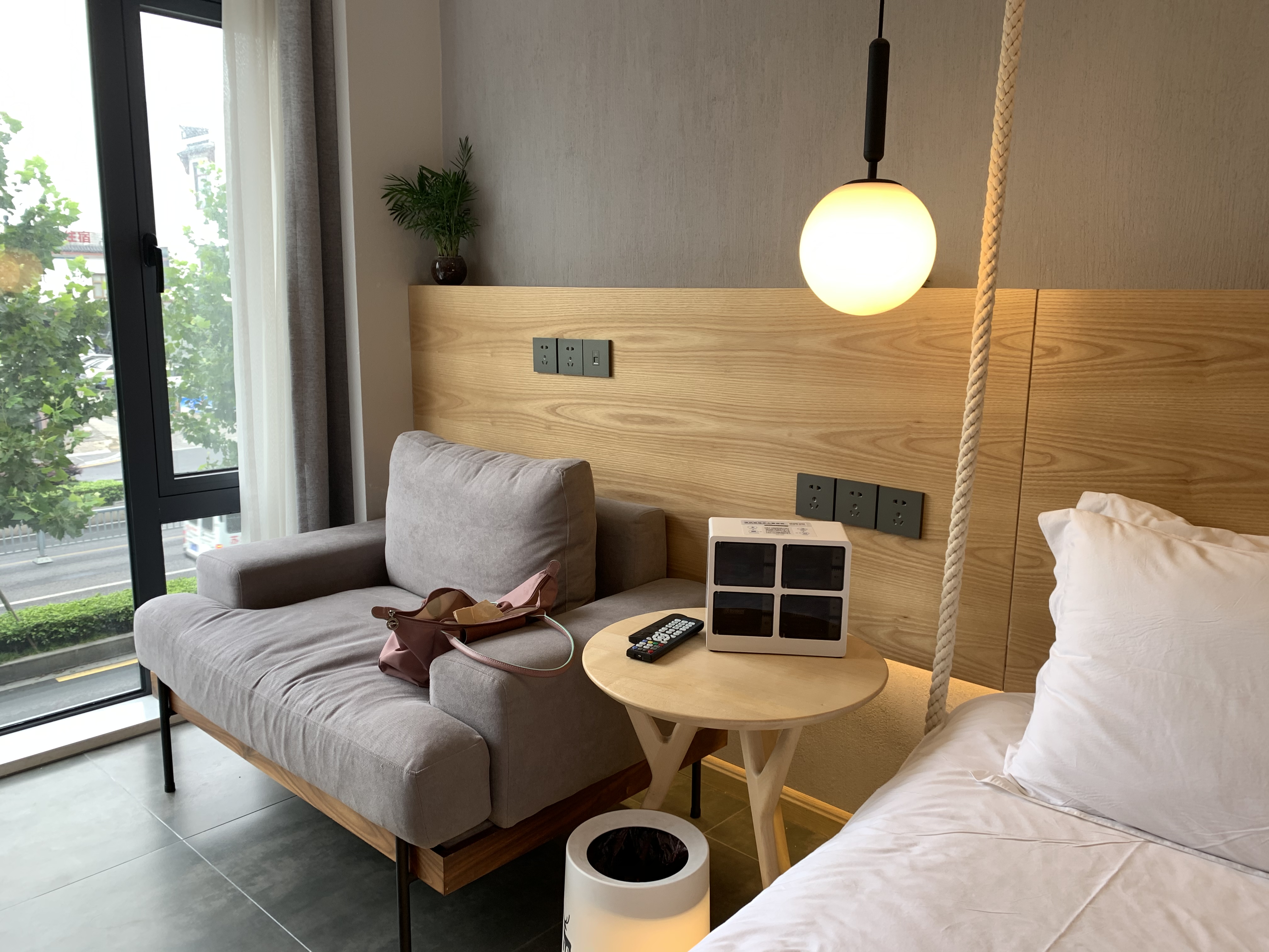 个人创业好项目推荐无人售货机,小成本开店的创业项目售货机