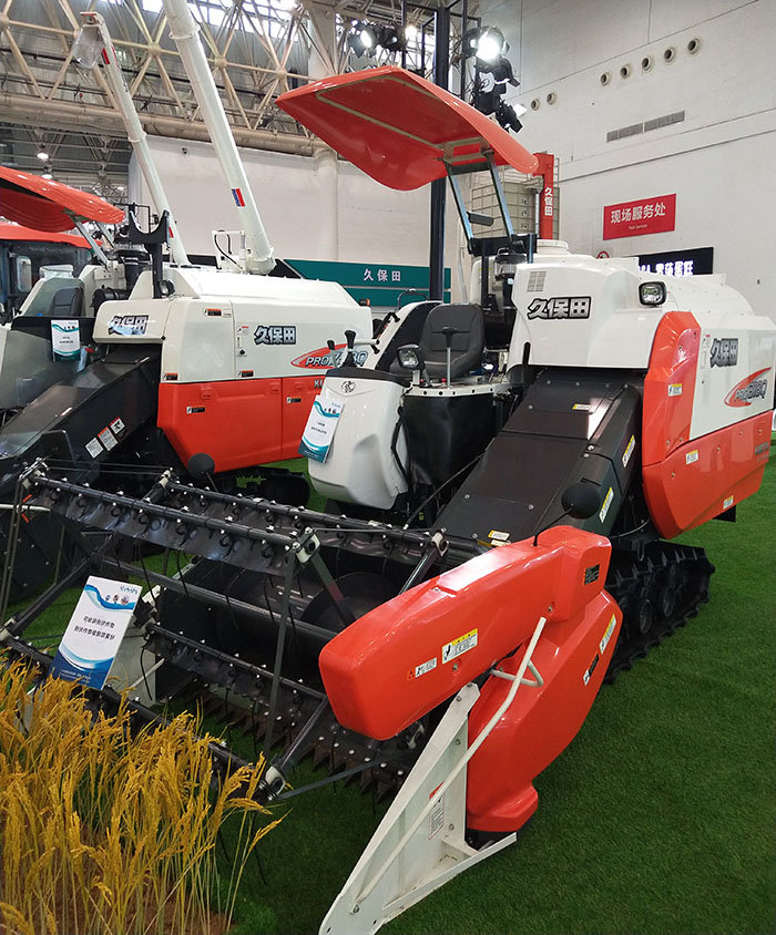 半喂入式小型收割机,全喂入与半喂入式收割机价格