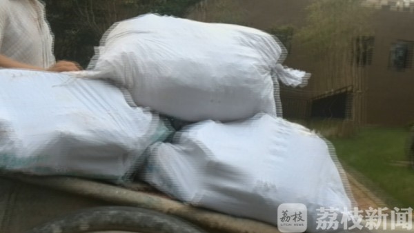 有他在，外面的水泥黄沙别想进小区！南京某高档小区沙霸栽了