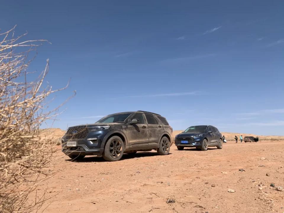 穿越过格尔木的盐湖我感受到了福特探险者的“硬气”