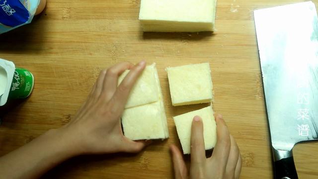 早餐吐司最简单的做法,超解馋吐司早餐比干吃好吃百倍