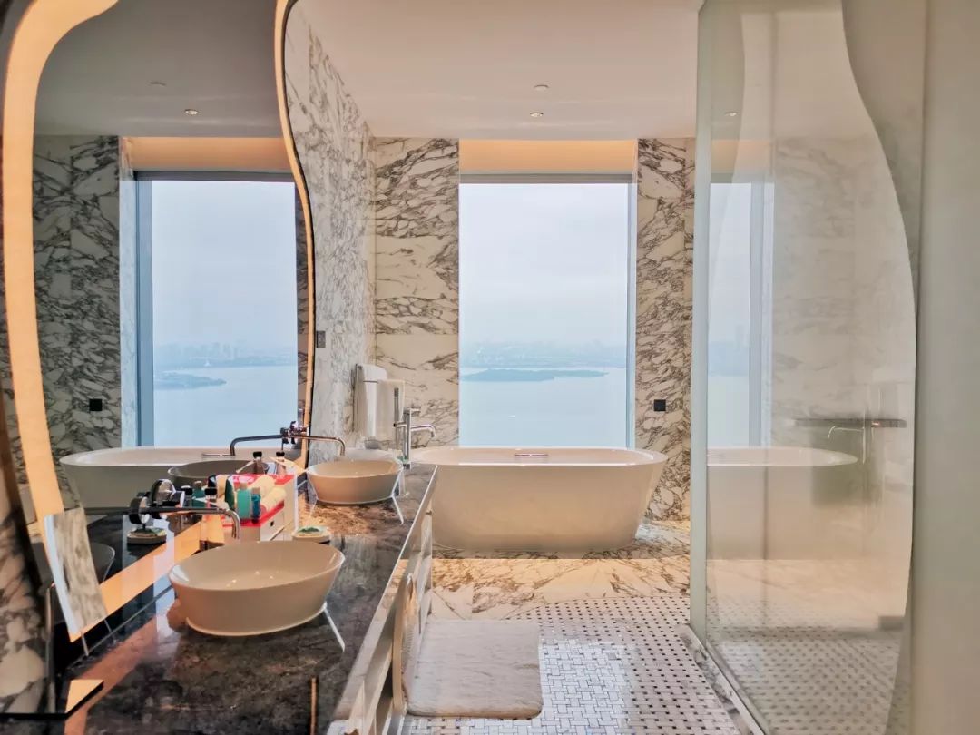 18万一个晚上的酒店什么样,1000多一晚的酒店有什么