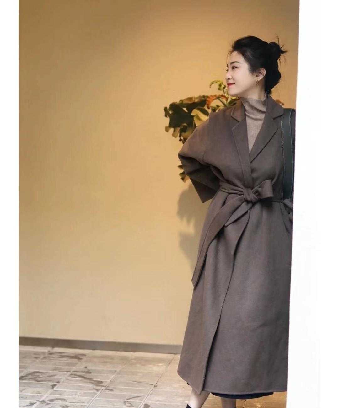 大地色呢子大衣怎么搭配,红色大衣与大地色怎么穿出高级感