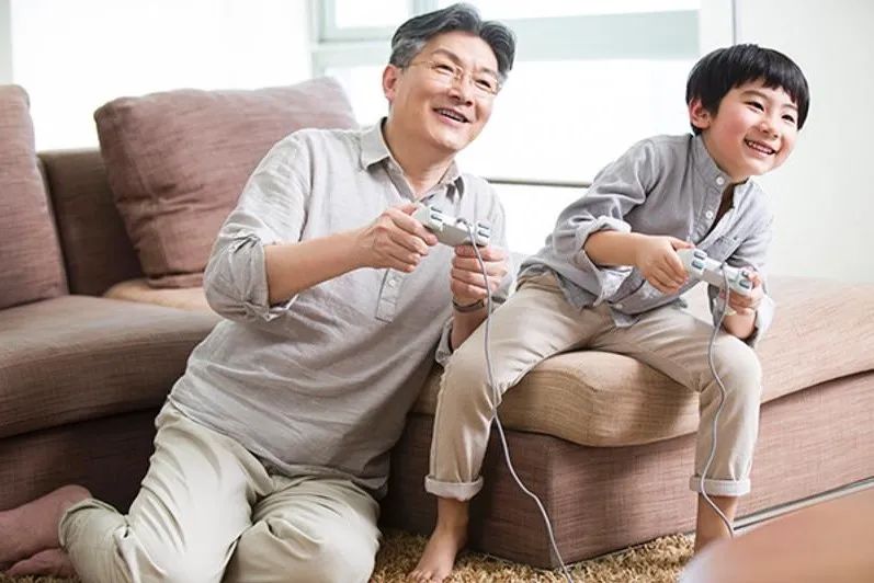 老人最看不惯的带娃方式,看不惯老人带孩子怎么办